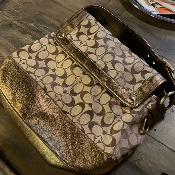 Vintage COACH gold signature purse - Picture 5 of 6